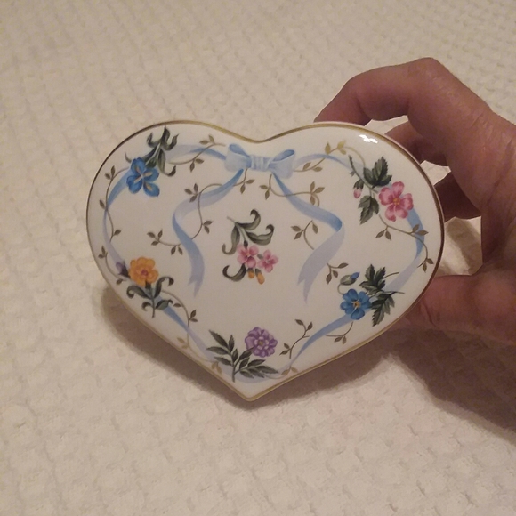 Christopher Stuart Floral Ribbon Trinket Box - Picture 1 of 7